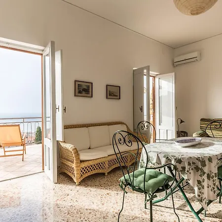 Terrazza Di Charme Sul Golfo Di Nyaraló